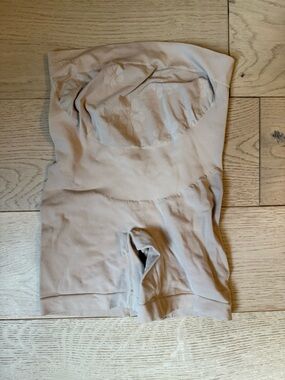 High-Waist Seamless Shaping Shorts - Light Beige- maternity